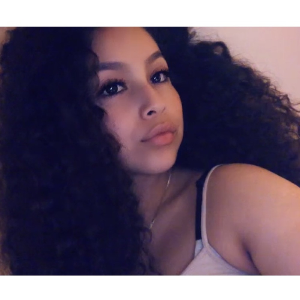 Meet your Posher, Daniela